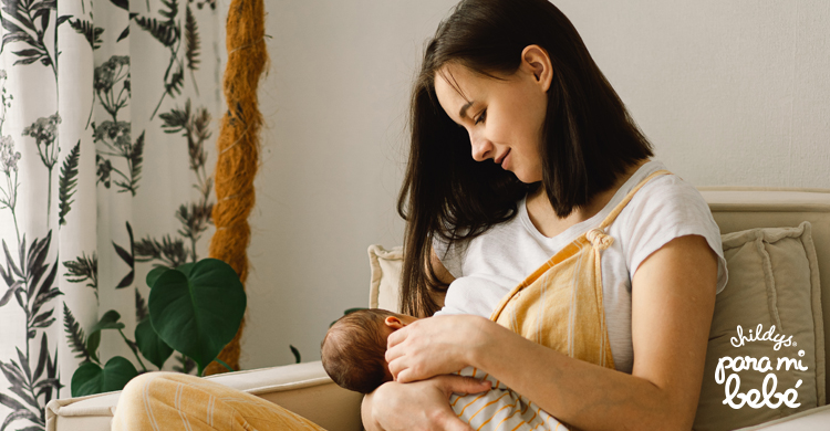 Técnicas de amamantamiento: Conéctate con tu bebé - Sentada - Childy's Para mi bebé